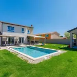 Edi-heated Pool *