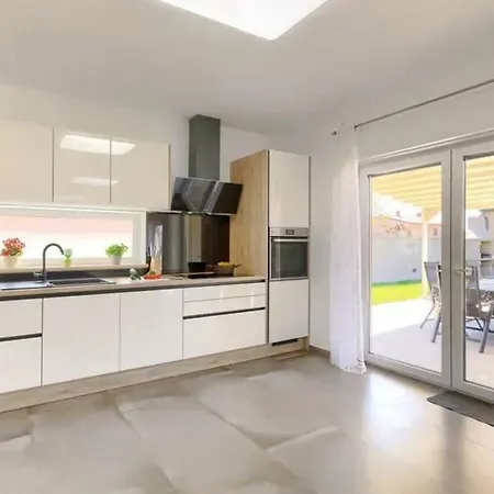 Edi-heated Pool & E-bike Šišan