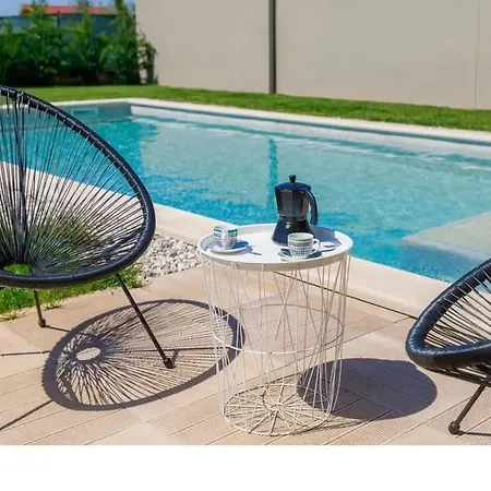 Edi-heated Pool & E-bike Vila *