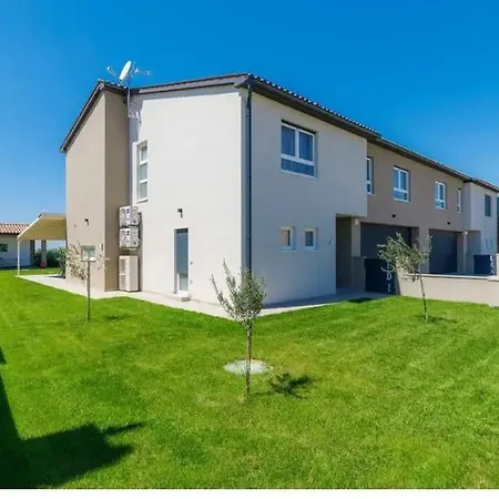 Edi-heated Pool & E-bike Villa