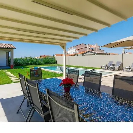 Edi-heated Pool & E-bike *