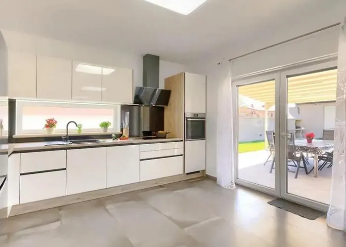 Edi-heated Pool & E-bike Šišan