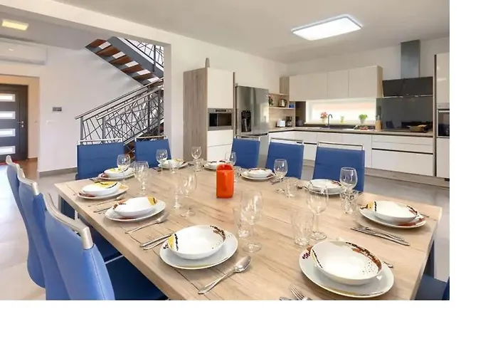 Edi-heated Pool & E-bike Βίλα *