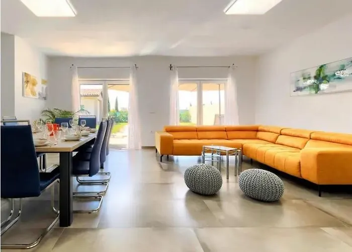 Edi-heated Pool & E-bike Βίλα Šišan