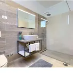 Edi-heated Pool & E-bike Villa