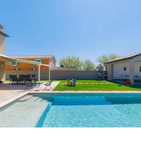 Edi-heated Pool & E-bike