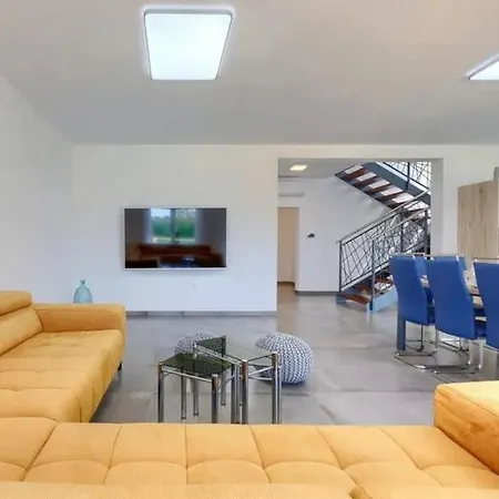 Edi-heated Pool & E-bike Šišan