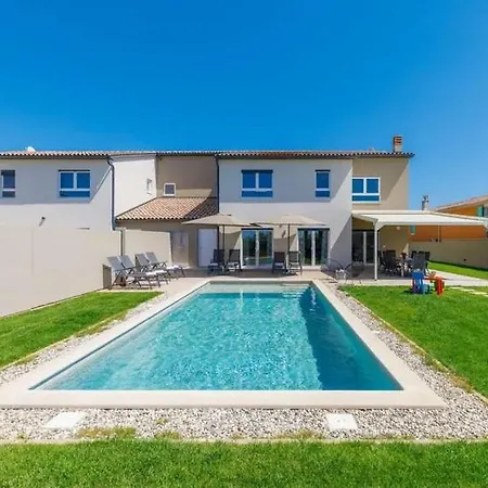 Edi-heated Pool & E-bike