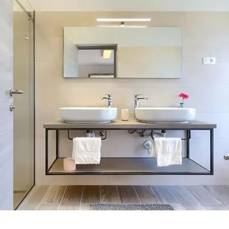 Villa Edi-heated Pool & E-bike Sisan