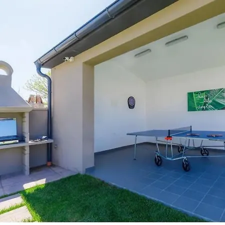 Edi-heated Pool & E-bike Villa