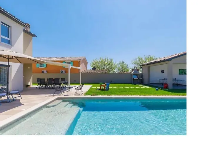 Edi-heated Pool & E-bike