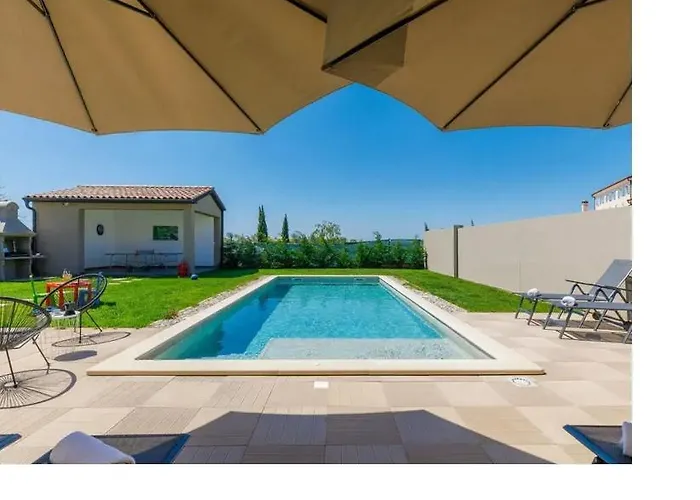 Edi-heated Pool & E-bike Villa Šišan